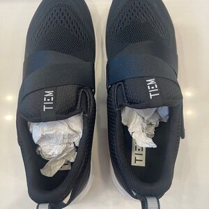 TIEM Slipstream Cycling Shoe  Women 8.5 Black Indoor Spin SPD style cleats